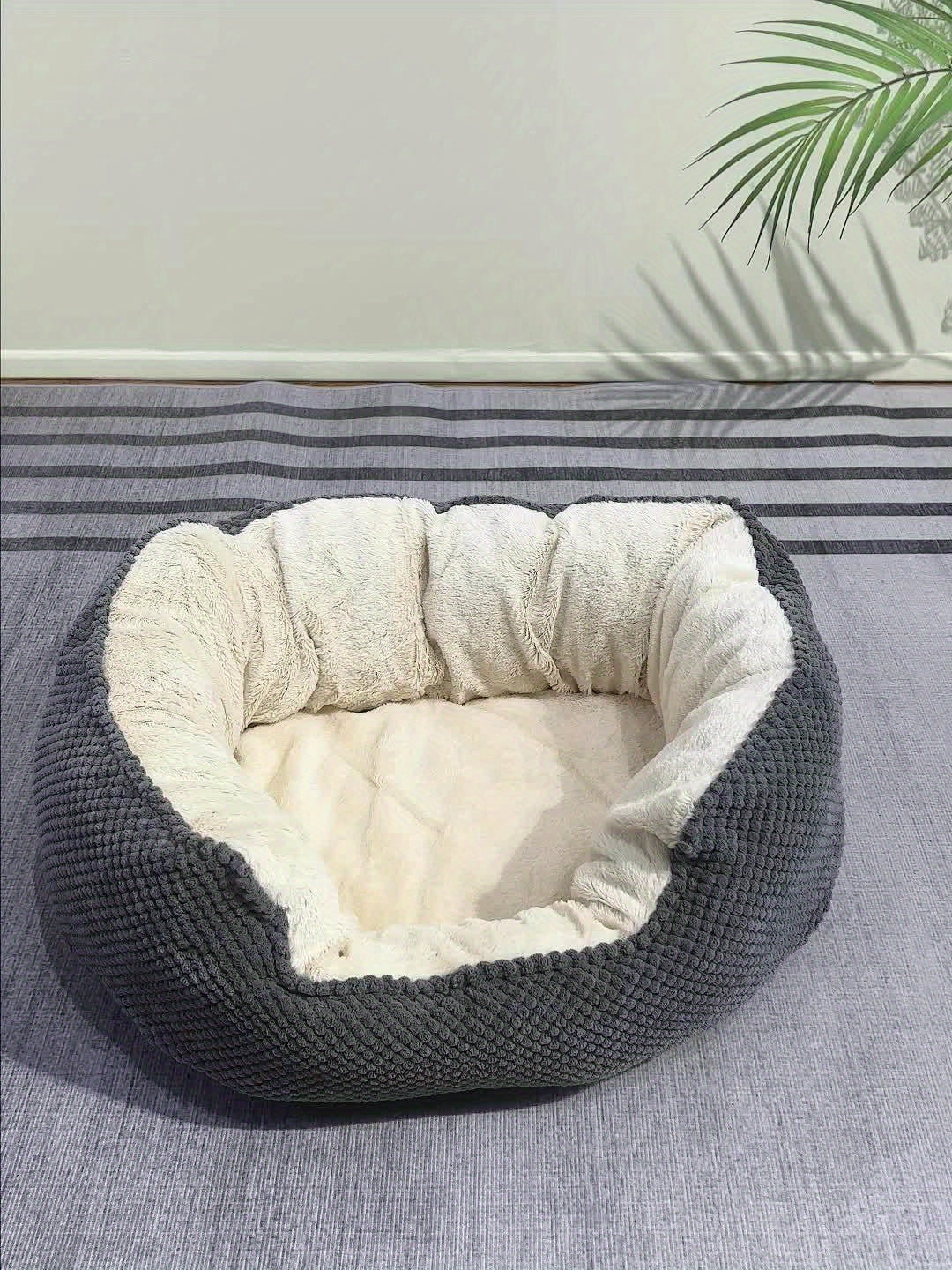 Multi-Color Oval Pet Bed – Year-Round Comfort for Your Furry Friend