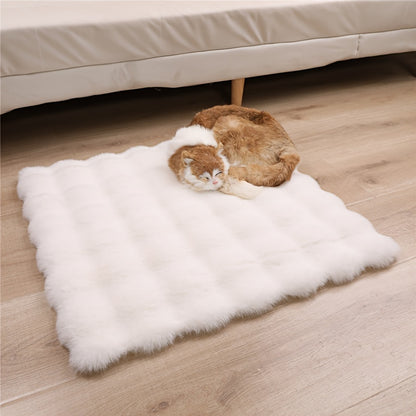 Luxurious Faux Rabbit Fur Pet Mat: Winter Comfort for Your Furry Friend