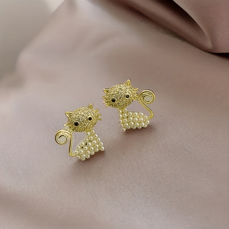 Adorable Imitation Pearl Cat Design Stud Earrings – Elegant Simplicity for Daily Wear