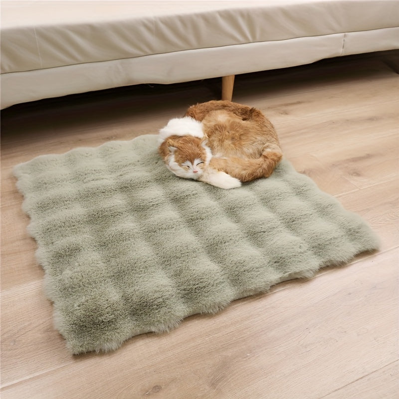 Luxurious Faux Rabbit Fur Pet Mat: Winter Comfort for Your Furry Friend