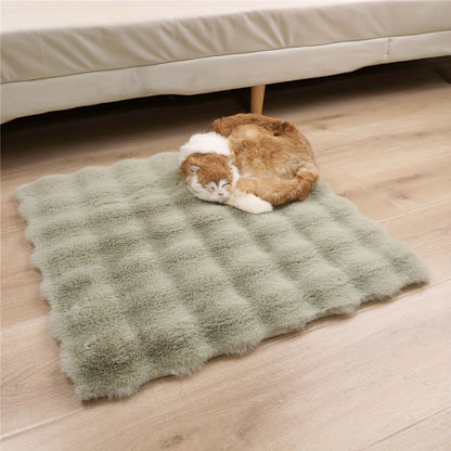 Luxurious Faux Rabbit Fur Pet Mat: Winter Comfort for Your Furry Friend