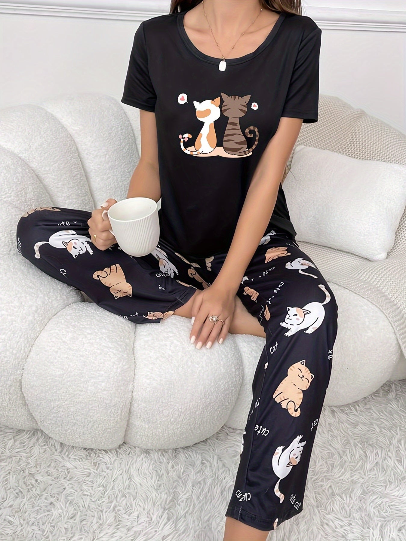 Cartoon Kitten Pattern Women's Pajama Set – Cozy and Cute Sleepwear